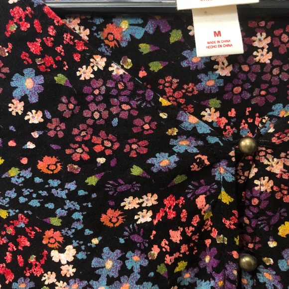 Almost new Mossimo blouse. Size M. $10 - Picture 3 of 3